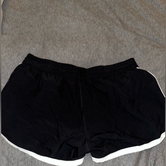 Under Armour Shorts - Picture 2 of 3